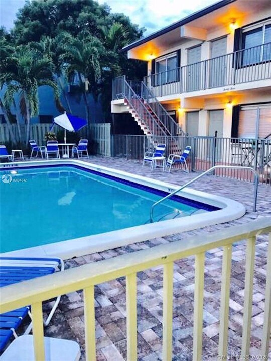 23 NE 23rd Ave-Unit -1 in Pompano Beach, FL - Building Photo