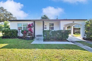 2604 Fletcher Ct in Hollywood, FL - Building Photo