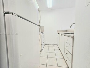 1225 NE 124th St in North Miami, FL - Building Photo - Building Photo