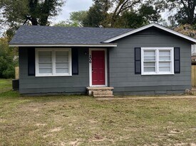 206 Pecan St in Atlanta, TX - Building Photo