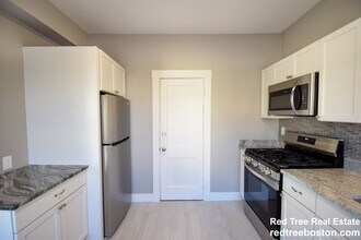 140 Sutherland Rd, Unit 1 in Boston, MA - Building Photo - Building Photo