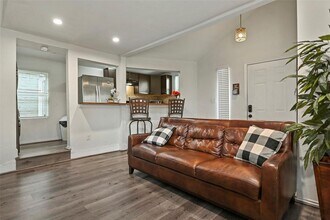 2010 Caplin St in Houston, TX - Building Photo - Building Photo