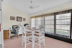 1251 Broadwater Dr in Ft. Myers, FL - Building Photo