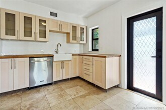 3200 Elizabeth St-Unit -3200 in Miami, FL - Building Photo - Building Photo