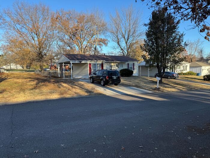 12405 Pizarro Dr in St. Louis, MO - Foto de edificio