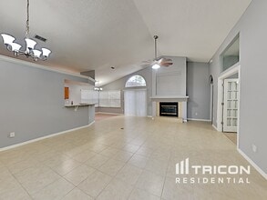 5146 Mystic Point Ct in Orlando, FL - Foto de edificio - Building Photo
