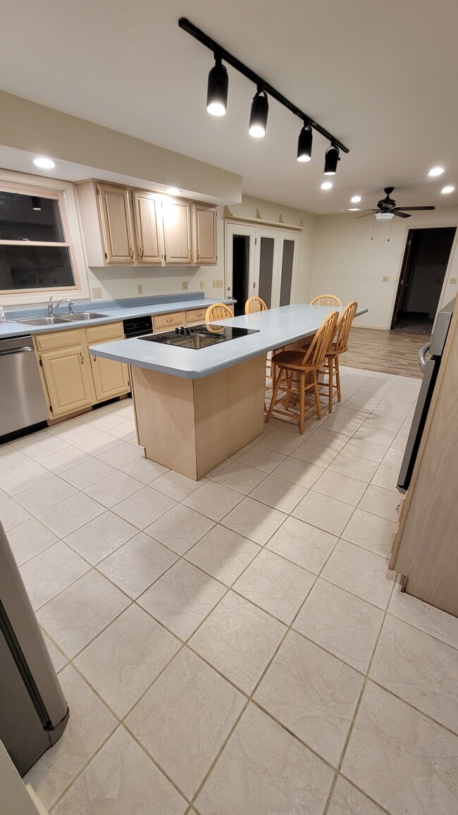 property at 2281 River Rd