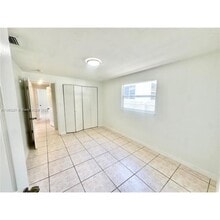 7156 NW 15th Ct in Miami, FL - Foto de edificio - Building Photo
