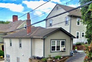 99 Marlborough St in East Greenwich, RI - Building Photo