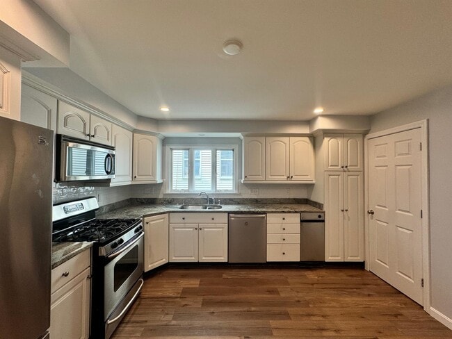 136 Sharon St, Unit 3 in Medford, MA - Building Photo - Building Photo