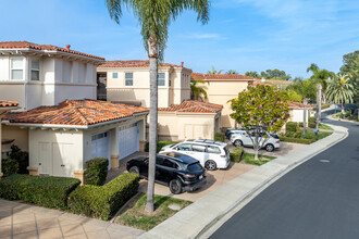 11 Shore Pine in Newport Beach, CA - Foto de edificio - Building Photo