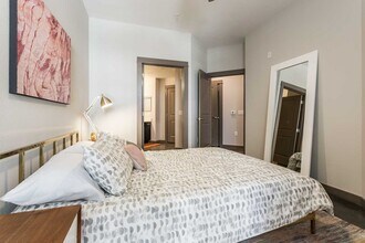 1111 N Durham Dr in Houston, TX - Building Photo - Building Photo