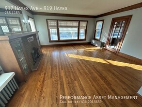 917 Hayes Avenue-Unit -919 Hayes in Racine, WI - Building Photo - Building Photo