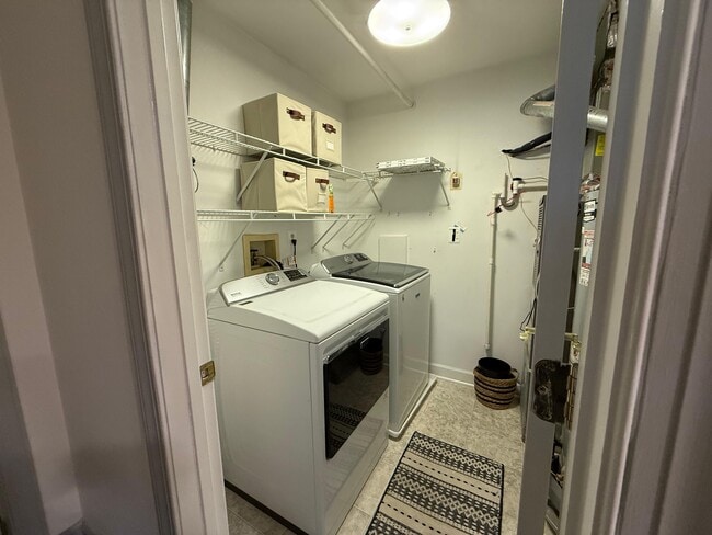 12221 Fairfield House Dr in Fairfax, VA - Building Photo - Building Photo