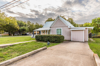 109 W Warren St in Hewitt, TX - Building Photo - Building Photo