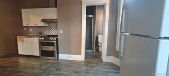 27 Franklin St in Poughkeepsie, NY - Building Photo