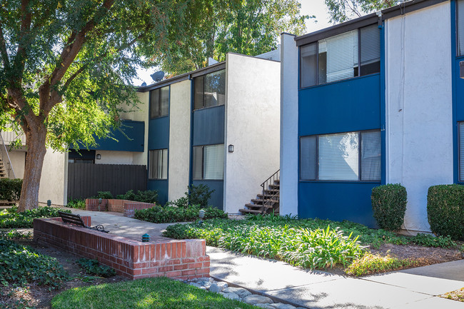 Claremont Park in Claremont, CA - Foto de edificio - Building Photo