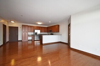 160 S River St in Aurora, IL - Foto de edificio - Building Photo