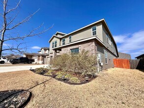 208 Otter Rd in Kyle, TX - Building Photo - Building Photo