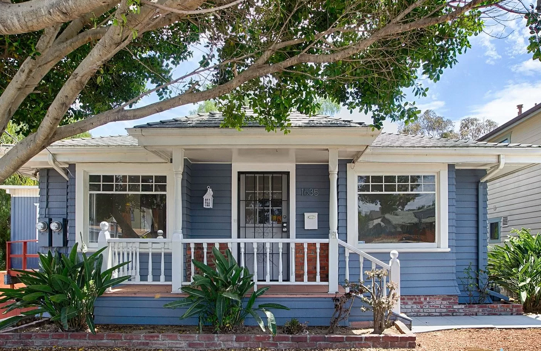 1635-1637 Robinson Mews in San Diego, CA - Building Photo