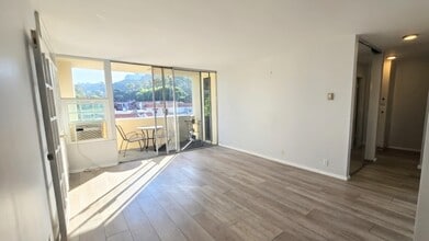 2510 Torrey Pines Rd, Unit 2510 Torrey Pines in La Jolla, CA - Foto de edificio - Building Photo