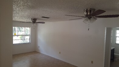 7111 N 9th St in Tampa, FL - Building Photo - Building Photo