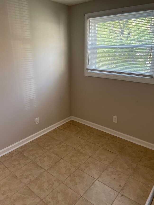 2627 Stratford Dr in Greensboro, NC - Building Photo - Building Photo