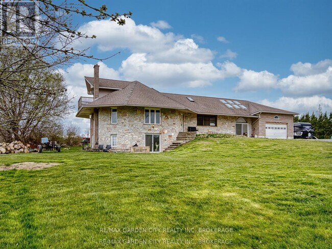 33260 Pettit Rd in Wainfleet, ON - Building Photo - Building Photo