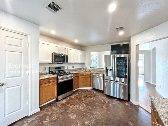 107 Blue Ridge Trail in Elgin, TX - Building Photo - Building Photo