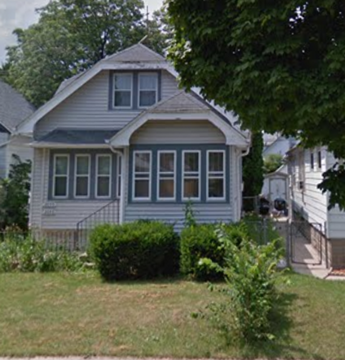 2053 S 68th St-Unit -2055 in West Allis, WI - Foto de edificio