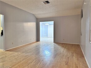 8413 Dunphy Ct in Las Vegas, NV - Building Photo - Building Photo