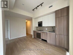 17 Dundonald St in Toronto, ON - Building Photo - Building Photo