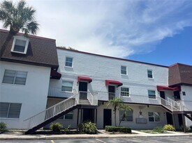 9105 Tudor Dr in Tampa, FL - Building Photo