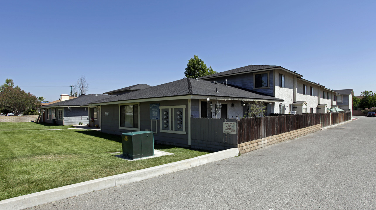 Mountainview Apartments in Fontana, CA - Building Photo