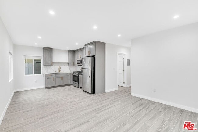 40 Rose Ave in Los Angeles, CA - Building Photo - Building Photo