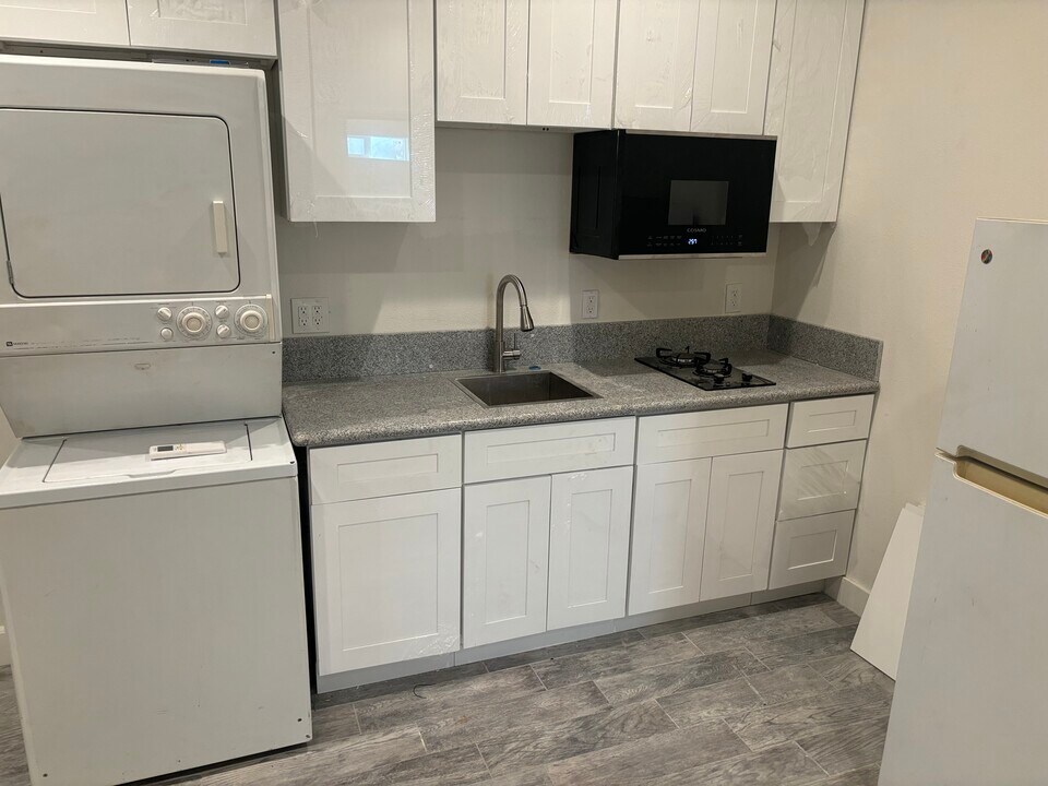 9740 Pacific Ave in Anaheim, CA - Building Photo