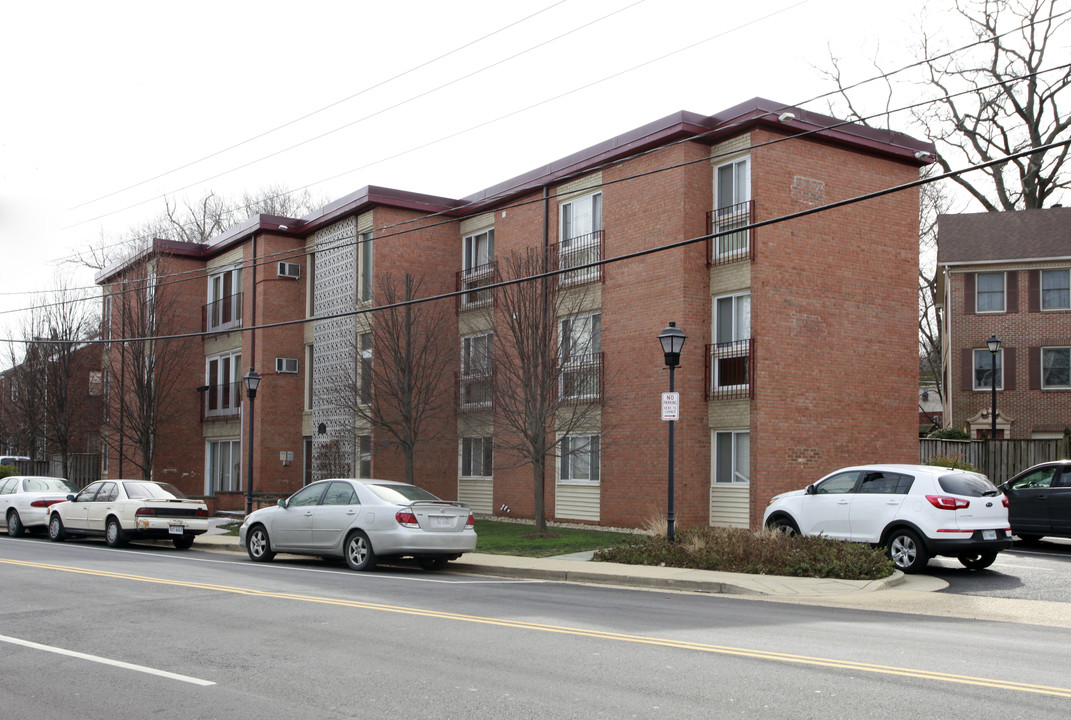 720 W Glebe Rd in Alexandria, VA - Building Photo