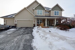 1225 Moers Dr in Chaska, MN - Building Photo