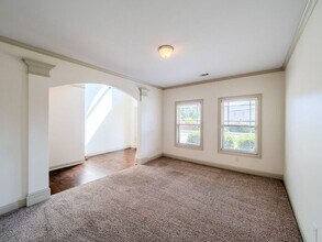 512 Watercourse Way in Lawrenceville, GA - Building Photo - Building Photo