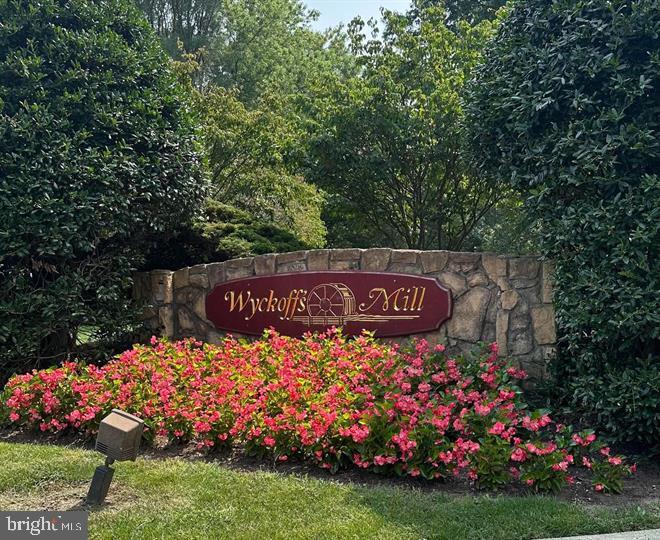 23 Powell Ct in Hightstown, NJ - Building Photo