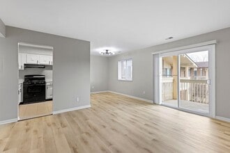 The Cedars Apartment Homes in Indianapolis, IN - Foto de edificio - Building Photo