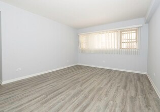 7405 W Fullerton Ave in Elmwood Park, IL - Building Photo - Building Photo