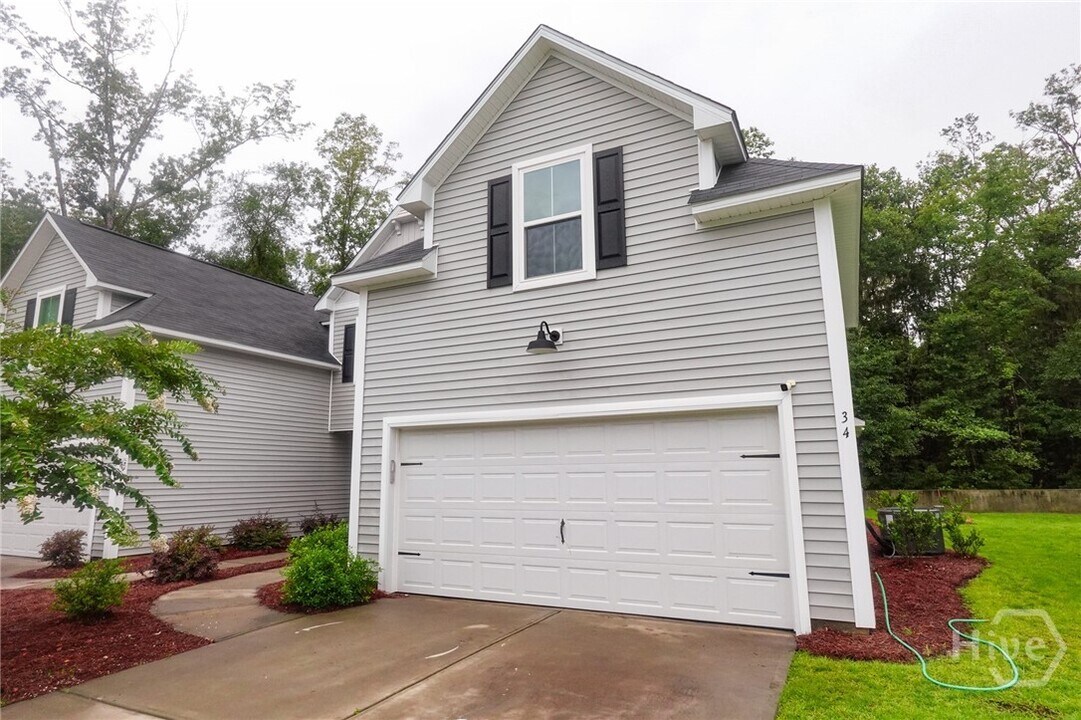 34 Crown Ct in Richmond Hill, GA - Building Photo