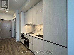 8 Interchange Wy in Vaughan, ON - Building Photo - Building Photo