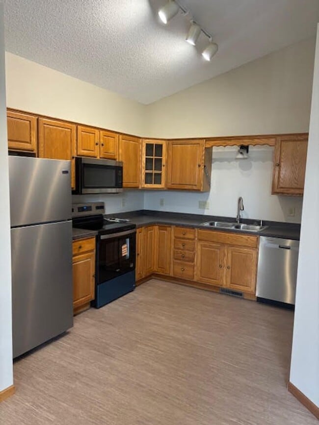 21618 Evergreen Trail in Rogers, MN - Building Photo - Building Photo