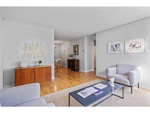 821 Douglas Ave in Minneapolis, MN - Building Photo - Building Photo