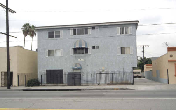 2810 W Slauson Ave in Los Angeles, CA - Building Photo