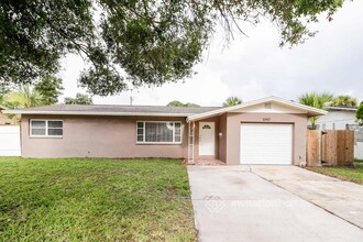 7060 52nd Way N in Pinellas Park, FL - Building Photo - Building Photo