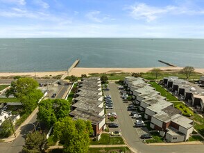 211 W Walk in West Haven, CT - Building Photo - Building Photo