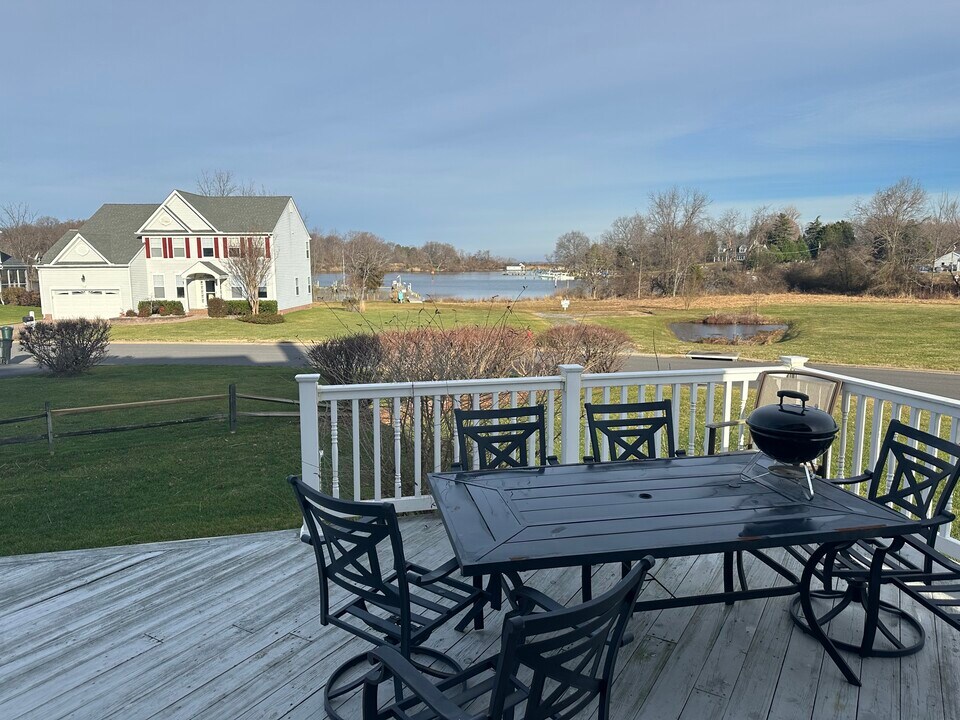 102 Long Dr in Queenstown, MD - Building Photo